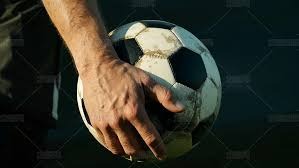 百步穿杨！东契奇踩着中场线三分命中 湖人落后16分末节决战